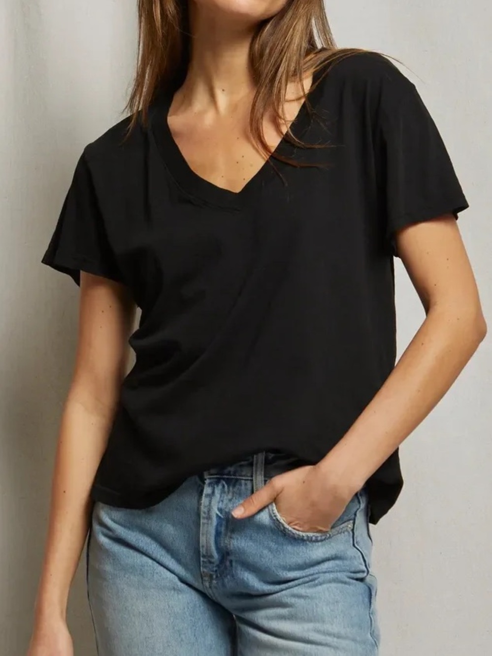 perfectwhitetee essentials Hendrix cotton boxy v neck -Black